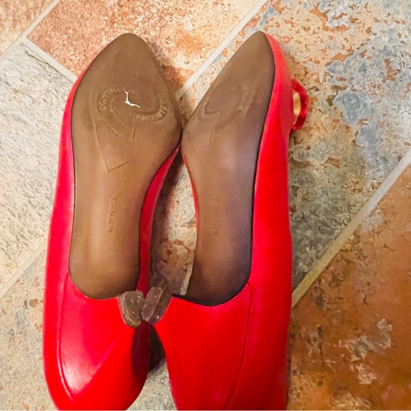 👠Sassy Connie Red Patent Kitten Heel Pumps & Decorative Flower Accent on Front! - Picture 6 of 16